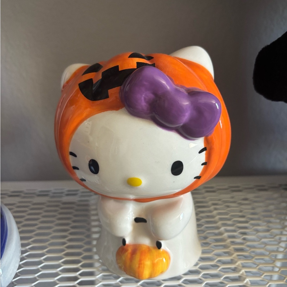 Hello Kitty Halloween Figurine
